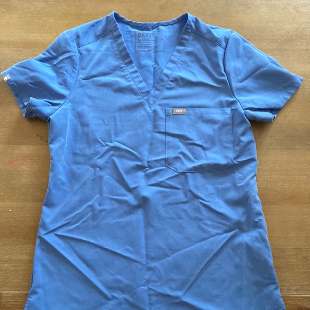 Blue figs scrub top